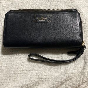 Kate Spade Large Carryall Wristlet